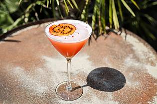 Christian Charisius/dpa | Provokanter Namen, schickes Aussehen: Trend-Drink Pornstar Martini.
