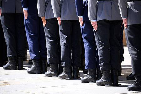 Bernd von Jutrczenka/dpa | Rund 60.000 Planstellen für Soldatinnen und Soldaten weniger gab es 2024 laut Bericht im Vergleich zu 2010. (Symbolbild)