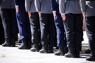 Bernd von Jutrczenka/dpa | Rund 60.000 Planstellen für Soldatinnen und Soldaten weniger gab es 2024 laut Bericht im Vergleich zu 2010. (Symbolbild)