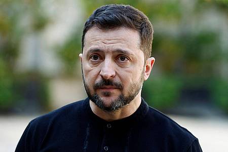Stephanie Lecocq/Pool Reuters/dpa | Der ukrainische Präsident Wolodymyr Selenskyj hat die Teilnahme seines Landes an direkten Verhandlungen mit Russland in Istanbul bestätigt. (Archivbild)