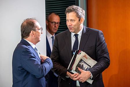 Michael Kappeler/dpa | Vizekanzler Klingbeil hat sein erstes Gesetz durchs Kabinett gebracht.