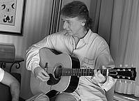 Jim Cooper/AP/dpa | Der Gitarrist Mick Ralphs von der Band Bad Company ist tot. (Archivfoto)
