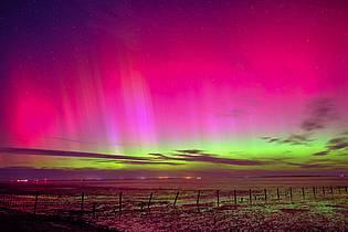 Markus Hibbeler/dpa | Polarlichter könnten auch in der Nacht zum Montag zu sehen sein. (Archivbild)