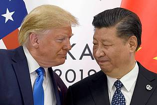 Susan Walsh/AP/dpa | Inmitten des schweren Handelskonflikts zwischen den USA und China haben Donald Trump und Xi Jinping miteinander telefoniert. (Archivbild)