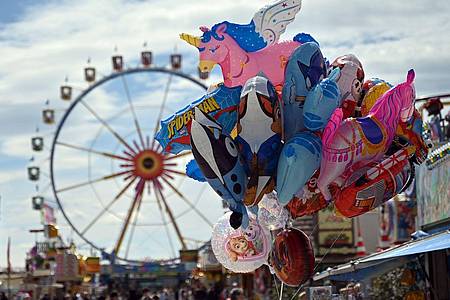 Niklas Treppner/dpa | Die «kleine Wiesn» soll nächstes Jahr eine Woche länger dauern (Archivbild).
