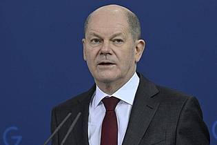 Bundeskanzler Olaf Scholz (SPD) stoppt vorerst das russisch-deutsche Erdgasprojekt Nord Stream 2. Foto: John Macdougall/AFP-Pool/dpa
