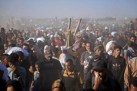 Mariam Dagga/AP/dpa | Die Verteilungszentren in Gaza sollen heute wieder öffnen. 