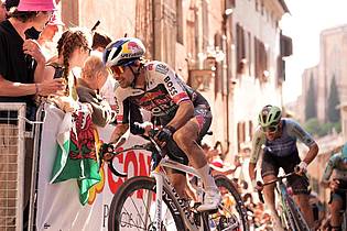 Massimo Paolone/undefined/LaPresse/AP/dpa | Primoz Roglic steigt beim Giro aus. 