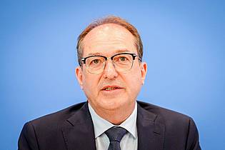 Kay Nietfeld/dpa | Innenminister Alexander Dobrindt setzt auf eine höchstrichterliche Klärung vor dem EuGH. (Archivbild)