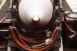 Rüdiger Schrader/dpa | Eine US-Rakete mit einer Atomkopfattrappe. (Archivbild)