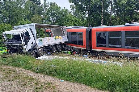 Helmuth Riedl/Zema Medien/dpa | Die Bahnstrecke wurde bis auf weiteres gesperrt. 