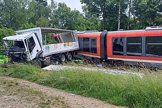 Helmuth Riedl/Zema Medien/dpa | Die Bahnstrecke wurde bis auf weiteres gesperrt. 