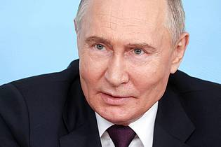 Valentina Pevtsova/Pool Sputnik Kremlin/AP/dpa | Der russische Präsident Wladimir Putin antwortet auf Fragen von Vertretern von Weltnachrichtenagenturen. (Archivbild)