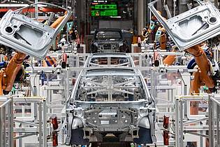 Unter dem Chipmangel leidet in Deutschland besonders die Autoindustrie. Foto: Hendrik Schmidt/dpa-Zentralbild/dpa
