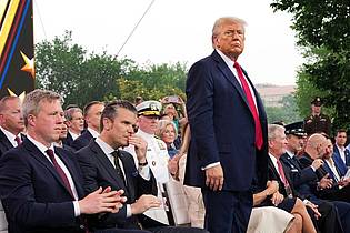 Doug Mills/Pool The New York Times/AP/dpa | Die Parade fand zum Geburtstag des US-Heers statt. 