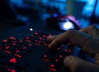 Nicolas Armer/dpa | Cyberkriminelle agieren im Verborgenen - sie wollen Daten haben, um damit Geld zu machen oder anderen Schaden zuzufügen. (Symbolbild)