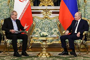 Vyacheslav Prokofyev/Pool Sputnik Kremlin/AP/dpa | Russland und der Iran haben eine strategische Partnerschaft geschlossen - allerdings ohne eine Klausel über einen gegenseitigen militärischen Beistand. (Archivbild)