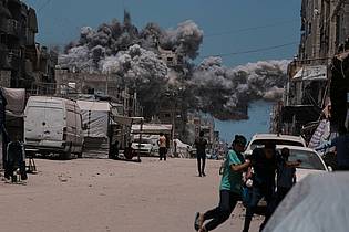 Jehad Alshrafi/AP/dpa | Israels Armee soll die Einsätze in Gaza ausweiten.  