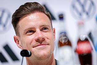 Daniel Karmann/dpa | Marc-André ter Stegen bei der Pressekonferenz in Herzogenaurach.