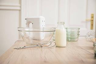 Christin Klose/dpa-tmn | Gute Noten für Schlagsahne: Die meisten Produkte im Test überzeugen mit Geschmack und Schaumfestigkeit ? auch einige pflanzliche Varianten schneiden gut ab.