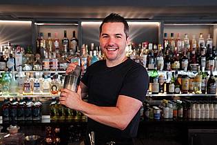 Cocktailkunst GmbH/dpa-tmn | Stephan Hinz ist ein Kölner Barexperte und Buchautor. Er hat beobachtet, dass Drinks mit reduziertem Alkohol das Segment in der Bar ist, das am meisten wächst. 