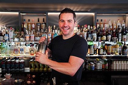 Cocktailkunst GmbH/dpa-tmn | Stephan Hinz ist ein Kölner Barexperte und Buchautor. Er hat beobachtet, dass Drinks mit reduziertem Alkohol das Segment in der Bar ist, das am meisten wächst. 