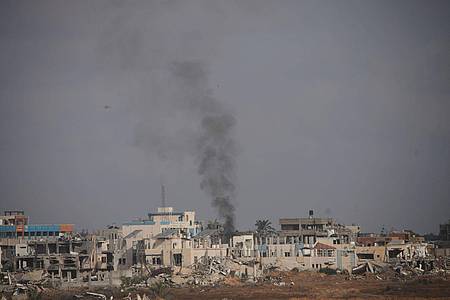 Ohad Zwigenberg/AP/dpa | Erneut greift die israelische Luftwaffe im Norden Gazas an. (Archivbild)