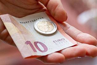 6,2 Millionen Arbeitnehmerinnen und Arbeitnehmer erhalten laut Gesetzentwurf zurzeit einen Stundenlohn unter 12 Euro. Foto: Fernando Gutierrez-Juarez/dpa-Zentralbild/dpa
