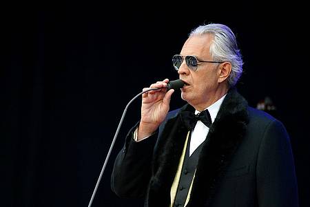Peter Byrne/PA Wire/dpa | Der 66-Jährige Andrea Bocelli sei seit jeher ein Fan von Tennisprofi Jannik Sinner  ? nicht nur wegen seines Talents. (Archivbild)