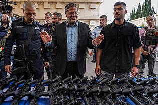 Tsafrir Abayov/AP/dpa | Ben-Gvir sorgt immer wieder mit schrillen Tönen für Empörung. (Archivbild)