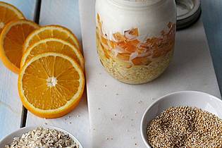 Mareike Pucka/biskuitwerkstatt.de/dpa-tmn | Overnight Oats versorgen den Körper mit Proteinen und Ballaststoffen. 