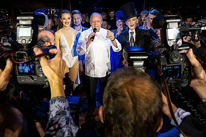 Sven Hoppe/dpa | Schuhbeck kochte nicht nur für die Bussi-Bussi-Gesellschaft, er war auch Teil von ihr. (Archivbild)
