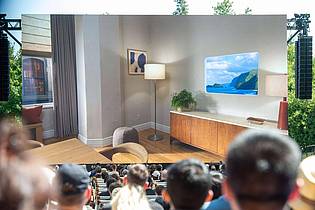Andrej Sokolow/dpa-tmn | Wenn man in der Vision Pro ein virtuelles Bild an der Wand eines Raums platziert, bleibt es da künftig auch.