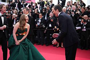 Scott A Garfitt/Invision/AP/dpa | Mit ihrer grünen Robe sorgte Mia Threapleton für einen glamourösen Moment in Cannes. (Archivfoto)