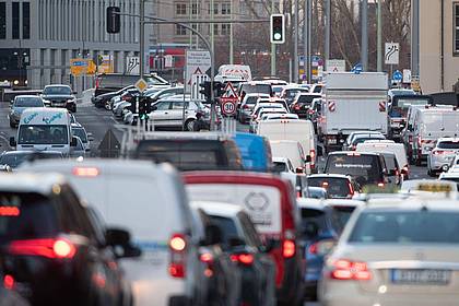Paul Zinken/dpa | Jeder fünfte Europäer muss mit zu viel Verkehrslärm klarkommen. (Illustration)