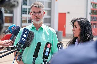 Jan Woitas/dpa | Streift ein Puma durch Braunsbedra? Für den Bürgermeister der Gemeinde Steffen Schmitz (CDU) ist die Frage geklärt. Eine Nachstellung vor Ort habe gezeigt: Das Tier ist kleiner, als zunächst angenommen.