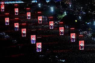 Bruna Prado/AP/dpa | Etwa 2,5 Millionen Menschen waren laut Guinness-Buch bei Gagas Show anwesend. (Archivbild)