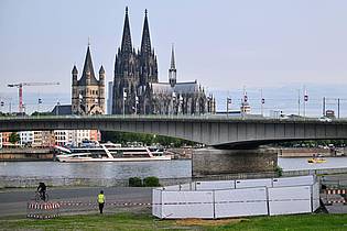Henning Kaiser/dpa | In Köln müssen drei Bomben aus dem Zweiten Weltkrieg entschärft werden - und das verursacht die größte Evakuierungsaktion seit 1945.