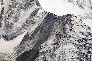 Alessandro della Valle/Keystone/dpa | Das Kleine Nesthorn zeigt Spuren der Felsen, die abbrachen.