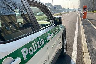 Gemeindeverwaltung Buccinasco/dpa | Auch vielen deutschen Urlaubern bekannt: Blitzer-Säulen in Italien. (Archivbild) 
