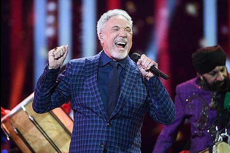 Andrew Parsons/Sunday Times/PA Wire/dpa | Tom Jones bei einem Auftritt in der Londoner Royal Albert Hall.