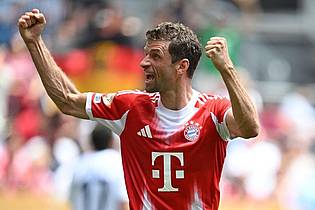 Sven Hoppe/dpa | Thomas Müller beginnt seine Abschiedstour als Bayern-Spieler mit den Pflichtspieltoren 249 und 250. 
