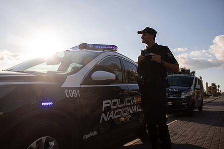 Clara Margais/dpa | Die spanische Polizei hat Mordermittlungen aufgenommen, nachdem an Händen und Füßen gefesselte Ertrunkene in den Gewässern rund um Mallorca und Nachbarinseln gefunden wurden.