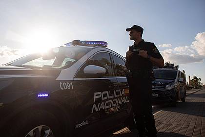 Clara Margais/dpa | Die spanische Polizei hat Mordermittlungen aufgenommen, nachdem an Händen und Füßen gefesselte Ertrunkene in den Gewässern rund um Mallorca und Nachbarinseln gefunden wurden.