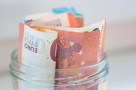 Fernando Gutierrez-Juarez/dpa/dpa-tmn | Wie viel Geld brauche ich? Es gibt verschiedene Modelle, ein Sabbatical zu finanzieren.
