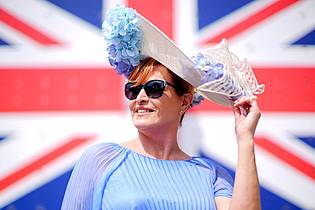 James Manning/PA Wire/dpa | Sehen und gesehen werden in Ascot.