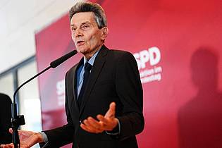 Kay Nietfeld/dpa | Der frühere SPD-Fraktionschef Rolf Mützenich ist einer der prominentesten Unterzeichner des Papiers. (Archivbild)