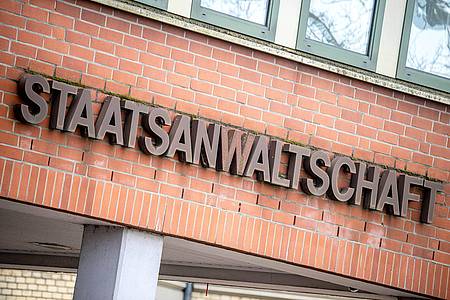 Sina Schuldt/dpa | Bei der Staatsanwaltschaft Verden wird wegen möglicher jahrelanger Vergewaltigung einer Frau ermittelt. (Archivbild) 
