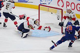 Darryl Dyck/The Canadian Press via AP/dpa | Draisaitl trifft früh zur Führung für die Oilers.