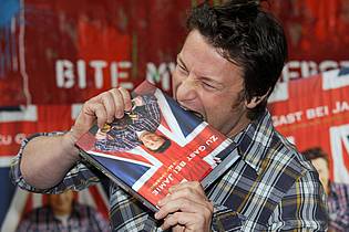 picture alliance / dpa | Seine Bücher verkauften sich inzwischen millionenfach. (Archivbild von 2011)
